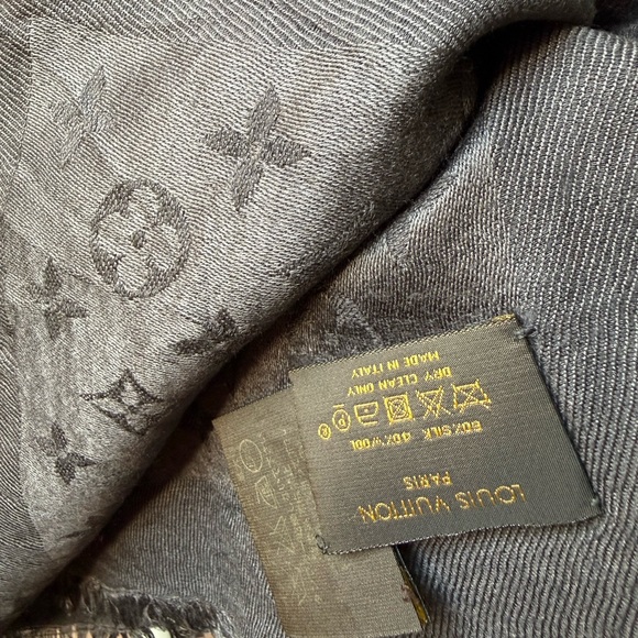 Louis Vuitton scarf gray color - Picture 6 of 8